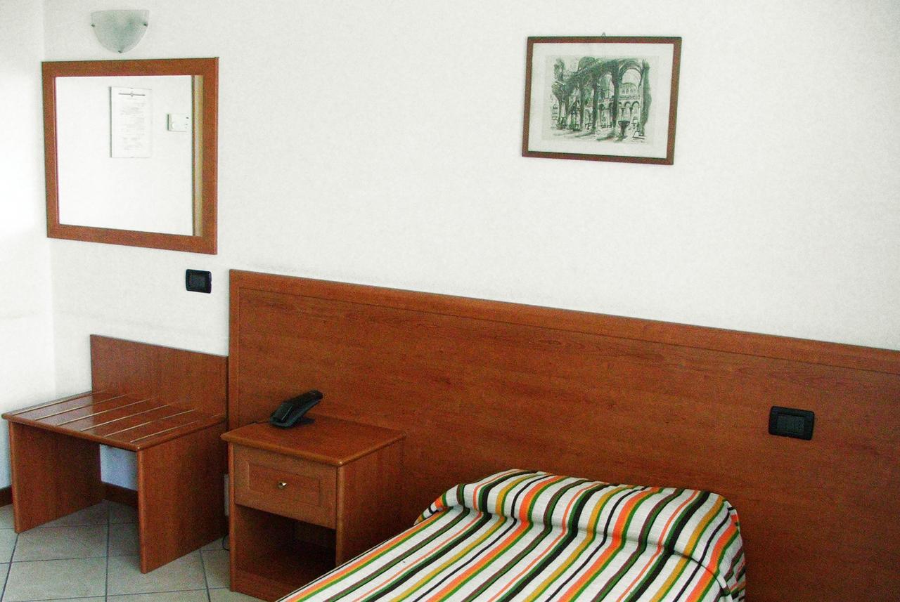 Hotel Ponte Autostrada เซริอาเต ภายนอก รูปภาพ