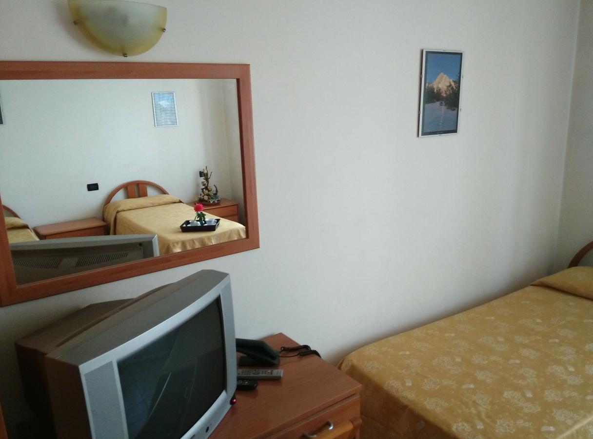 Hotel Ponte Autostrada เซริอาเต ภายนอก รูปภาพ